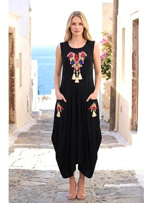 Modanı Seç Siyah Sıfır Yaka Kalp Nakışlı Kolsuz Cepli Asimetrik Kesim Uzun Elbise