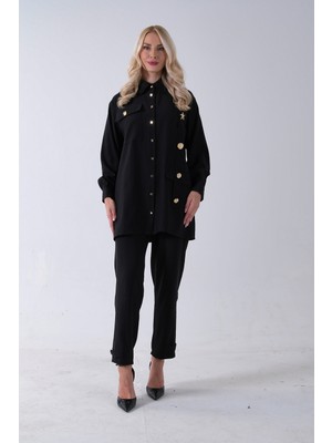 Feminist Siyah Göğüs Tek Cep Detaylı Aksesuar Düğmeli Pantolonlu Takım 4701352.01