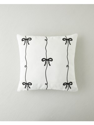 English Home Ribbon Dolgulu Kırlent 45x45 cm Siyah - Beyaz