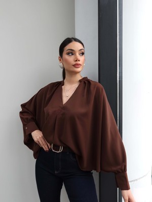 Esra Helvacı V Yaka Dökümlü Gömlek
