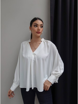 Esra Helvacı V Yaka Dökümlü Gömlek