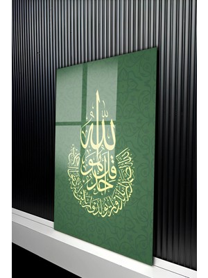 KutuTR Yeşil Zemin Üzeri Altın Renk Islami Hat Sanatı Temperli Cam Tablo 50X70 cm 2d Uv Baskı - YCT499