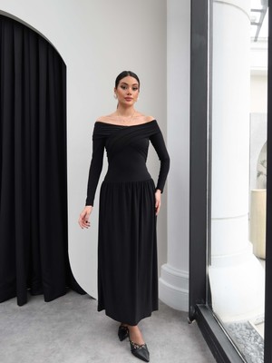 Esra Helvacı Asimetrik Yaka Büzgü Detaylı Maxi Elbise