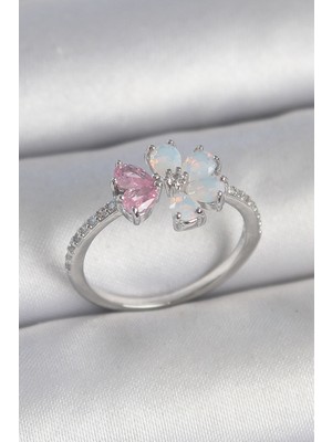 Solenya Pirinç Gümüş Renk Beyaz Mineli Pembe Zirkon Taşlı Çiçek Model Kadın Yüzük