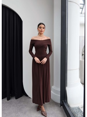 Esra Helvacı Asimetrik Yaka Büzgü Detaylı Maxi Elbise