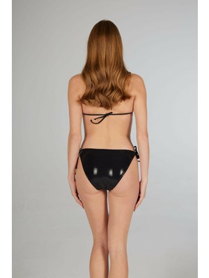 Estiva Kadın Parlak Siyah Aksesuarlı Üçgen Bikini Takımı