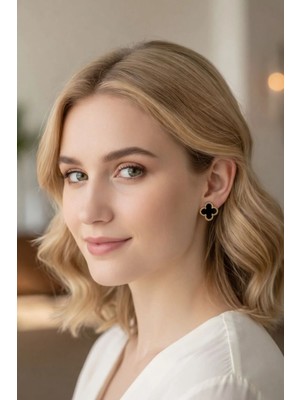 Siyah Yonca Figürlü Altın Renk Minimal Kadın Küpe