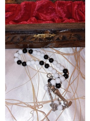 Rahan Kehribar Beşiktaş Tespih Beyrut Toz Kehribar Tesbih Ahşap Işlemeli Kutu Bjk Taraftar Siyah Beyaz