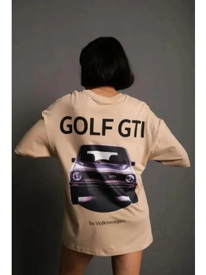 Modatıkla Oversize Baskılı Tişört – Golf Gtı Retro Araba Desenli, Ön - Arka Dijital Baskı, Sokak Modası Stil - Bej