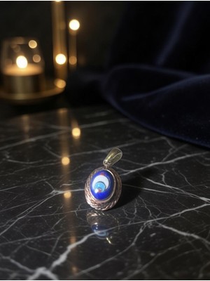 Anka Select El Yapımı Lacivert Mavi Doğal Taş Kolye Ucu Göz Motifli – Vintage Bakır Çerçeveli Oval Tasarım