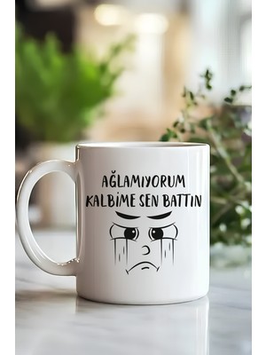 Ağlamıyorum Kalbime Sen Battın Baskılı Kupa Bardak, Komik Yazılı Seramik Kahve Çay Kupası, Esprili Hediye Bardak, Romantik Mizah Temalı Kupa