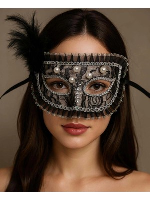 İlk El Grup Siyah Renk Yandan Tüylü Inci Işlemeli Taşlı Dantelli Parti Maskesi 17X12 cm Tkç(Itd)