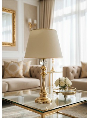 Decodelight Shine Model Gold Metal Yüksek Ayaklı Kristal Taşlı Açık Krem Gold Şerit Şapkalı Abajur Masa Lambası