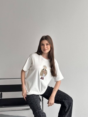 My Lunessa Yeni Sezon Köpek Taşlı Nakışlı Beyaz T-Shirt