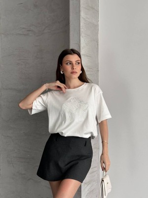 My Lunessa Yeni Sezon Fil Taşlı Nakışlı Beyaz T-Shirt