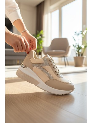 Enoch Kadın Taş Dizim Detaylı ve Metalik Şeritli Spor Ayakkabı