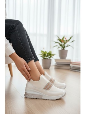 Enoch Kadın Parlak Panel Detaylı ve Taşlı Şeritli Spor Ayakkabı