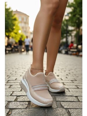 Enoch Kadın Parlak Panel Detaylı ve Taşlı Şeritli Spor Ayakkabı