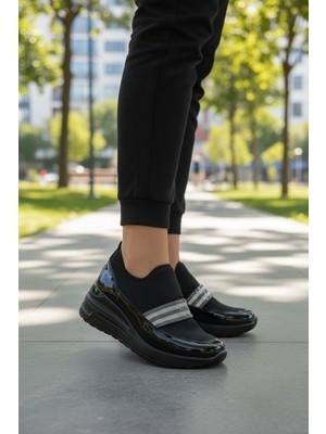 Enoch Kadın Parlak Panel Detaylı ve Taşlı Şeritli Spor Ayakkabı