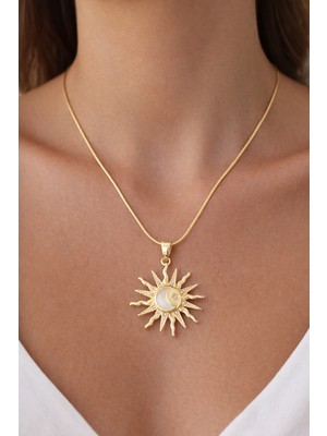 Xuping Kadın Altın Kaplama Güneş Formlu Ay Yıldız Detaylı Zirkon Taşlı Bijuteri Kolye