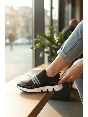 Enoch Kadın Parlak Panel Detaylı ve Taşlı Şeritli Spor Ayakkabı