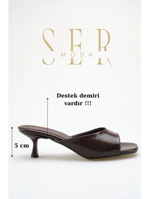 Sermoda Topuklu Kadın Terlik - 5 cm Ince Topuklu Küt Burun Kadın Terlik Kahve Yanki