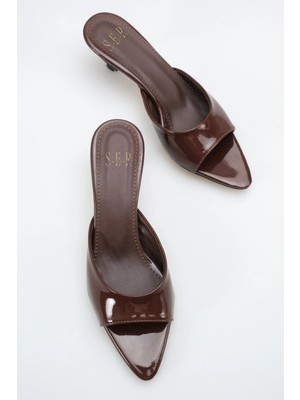 Sermoda Topuklu Kadın Terlik - 5 cm Ince Topuklu Sivri Burun Kadın Terlik Rugan Kahve