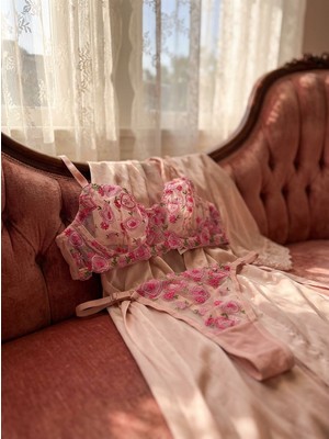 Noches Pembe Çiçek Detaylı Bralet Sütyen Tanga Iç Çamaşır Takımı