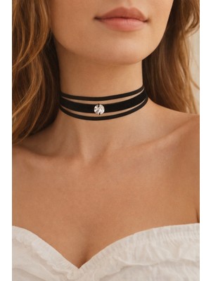 Liora De Mar Signature Koleksiyon Kadife Merkezli Deri Detay Choker – Ayarlanabilir Zincir
