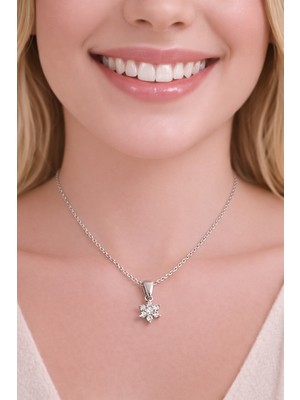 925  Ayar  Rodyum  Kaplama  Çiçek  Model  Gümül  Kolye