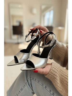 Divolya Perilla Gümüş Lame (8 Cm) Sivri Burun Topuklu Ayakkabı