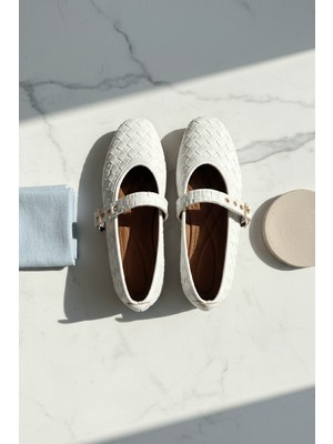 Divolya Stap Örgülü Beyaz ( 2 Cm) Oval Burunlu Günlük Kullanım Babet