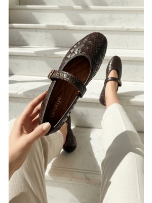 Divolya Kahverengi Stap Örgülü Kadın Babet Suni Deri Düz Taban Oval Burunlu Rahat Kullanım