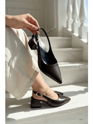 Divolya Calista Kahverengi Kırışık Rugan Yanı Tokalı (4 cm Topuk Boyu ) Sivri Burun Topuklu Babet Ayakkabı