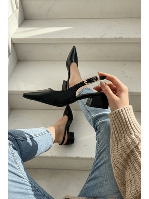 Divolya Calista Siyah Kırışık Rugan Yanı Tokalı (4 cm Topuk Boyu ) Sivri Burun Topuklu Babet Ayakkabı