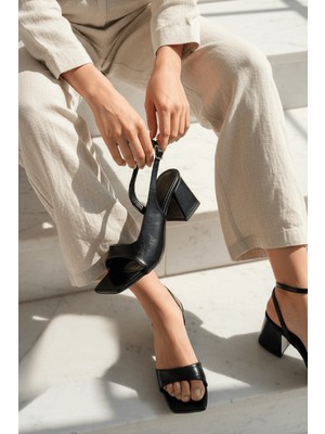 Divolya Robona Siyah Kırışık Rugan (8 Cm) Kare Burun Topuklu Ayakkabı