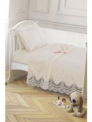 Özgürce Krem Renkli Güpürlü Bebek Battaniye Takımı, Yumuşak ve Şık Tasarım