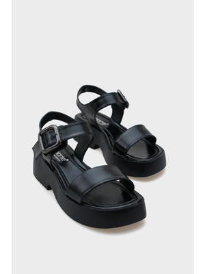 Capone Outfitters Eddie Dolgu Topuklu Tek Bantlı Tokalı Kadın Konfor Sandalet