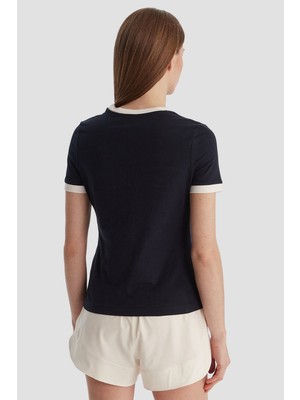 Guess V6GI08K2975 Mila Ss Cn Kadın Tişört