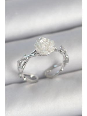 İlk El Grup Ieg™  Pirinç Gümüş Renk Beyaz Gül Model Ayarlanabilir Kadın Yüzük TG27BYK3730