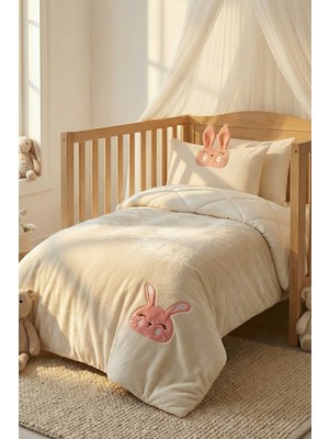 Özgürce Yumuşak ve Renkli Nakışlı Bebek Yorgan Seti 5 Parça