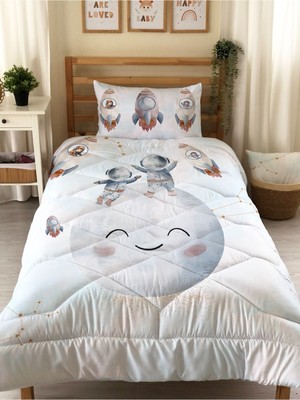 Özgürce Yıldızlı Astronot Desenli Yorgan ve Uyku Seti, Rahat ve Şık Uyku Konforu