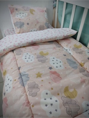 Özgürce Pamuklu Çocuk Yatak Takımı, Yastık ve Yorgan Seti, Pembe Bulut ve Yıldızlar