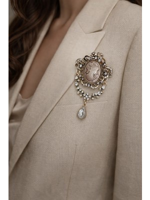 Herşey Nota Sarkıt Taşlı Vintage Cameo Kadın Figürlü Metal Broş – Antik Gold Detaylı Tasarım