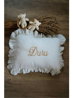 Özgürce Renkli Nakışlı Müslin Fırfırlı Bebek Takı Yastığı, Kişiye Özel Jel Silikonlu