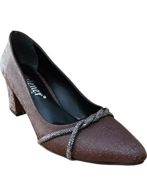 Bilener 450 Bayan Kapalı Taşlı Kısa Kalın Ökçeli Stiletto Ayakkabı Kahve
