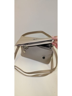 Mercan Bags Kadın Fermuar Kapaklı Şık Görünümlü El ve Omuz Çantası