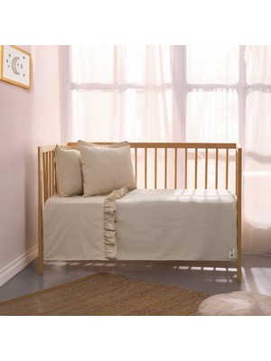 Özgürce Yumuşak Dokulu, Fırfırlı ve Dantel Detaylı Pike Takımı