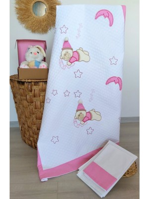 Özgürce Yumuşak Pamuklu Pembe Uyuyan Ayı Desenli Bebek Pike Takımı