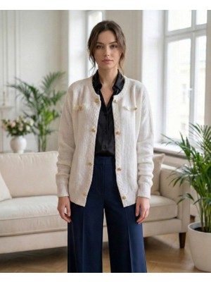 T Guel Kadın Beyaz Gold Düğmeli Yumuşak Hırka